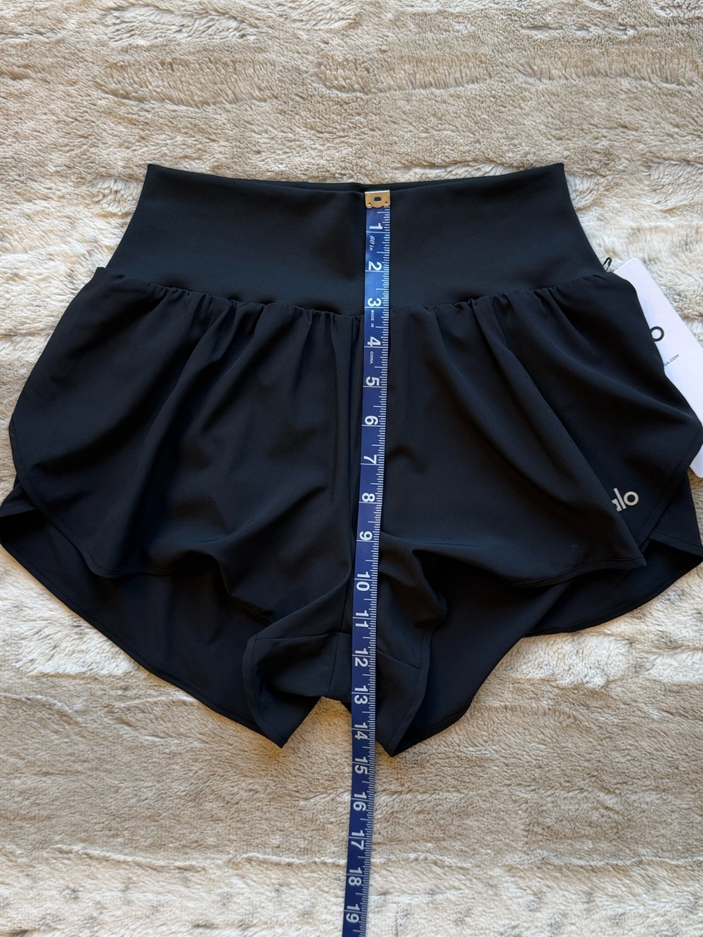 NWT💕RARE ALO Gold Medal Short in Black Size XS - Picture 8 of 13